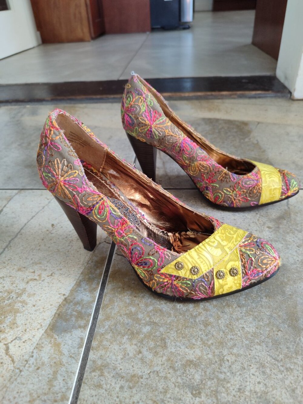 RARE Collectible Naughty Monkey Vintage Y2K Tapestry Pumps Size 8.5 - Picture 8 of 12